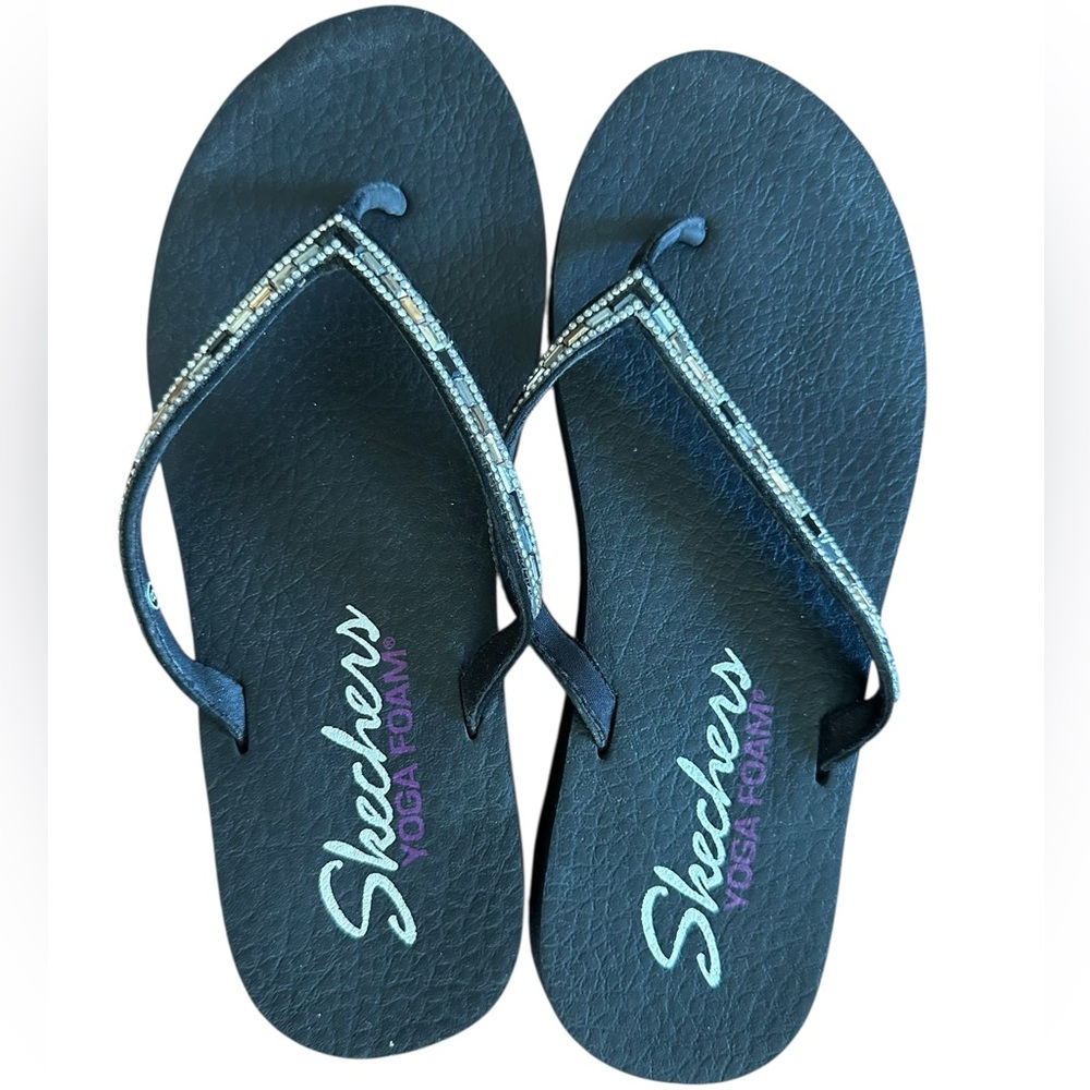 SKECHERS 8 women’s Black Yoga Rhinestone Foam Flip flops - Picture 3 of 5